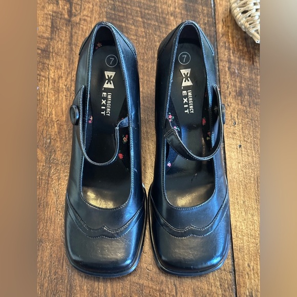 Emergency Exit | 90s Y2K Block Heel, Square Toe Mary Jane Shoes, Size 7 - Picture 5 of 10